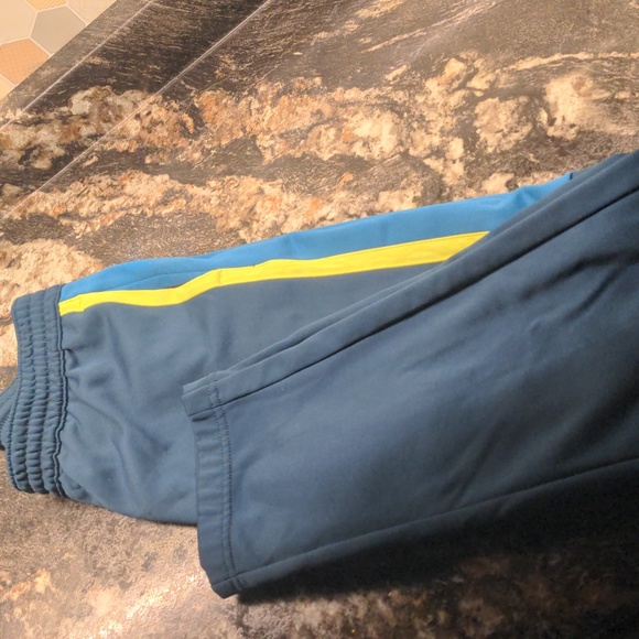 Old Navy go dry joggers - Picture 1 of 3